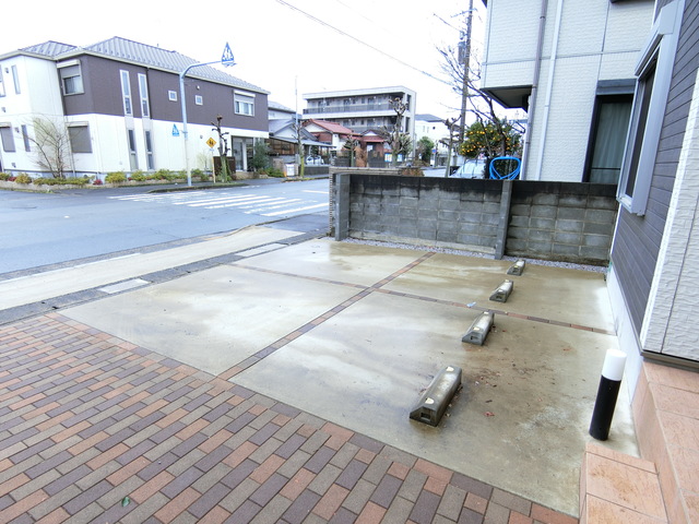 ジュネス日野 駐車場