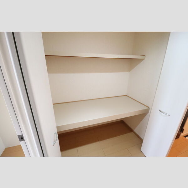リバーハイツ幕張 廊下　収納