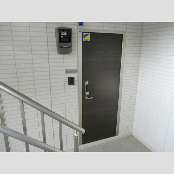 Stella101号室 玄関