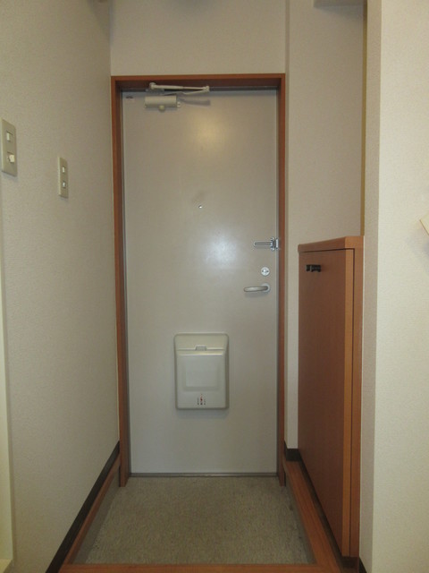 グレース吉岡0101号室 玄関