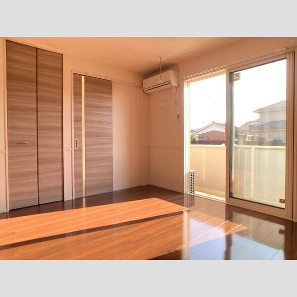 コンフォルトカーサ101号室 リビング