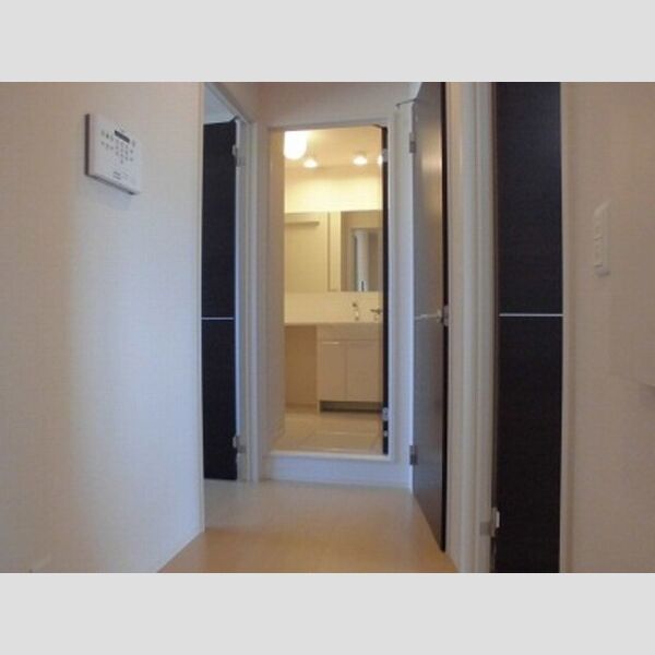 グランイーグルB301号室 ♪玄関から廊下を撮影いたしました♪