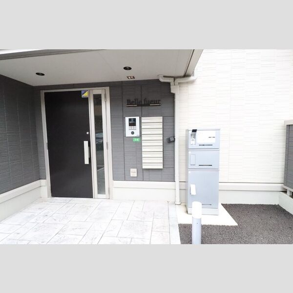 ベルフルール102号室 エントランス
