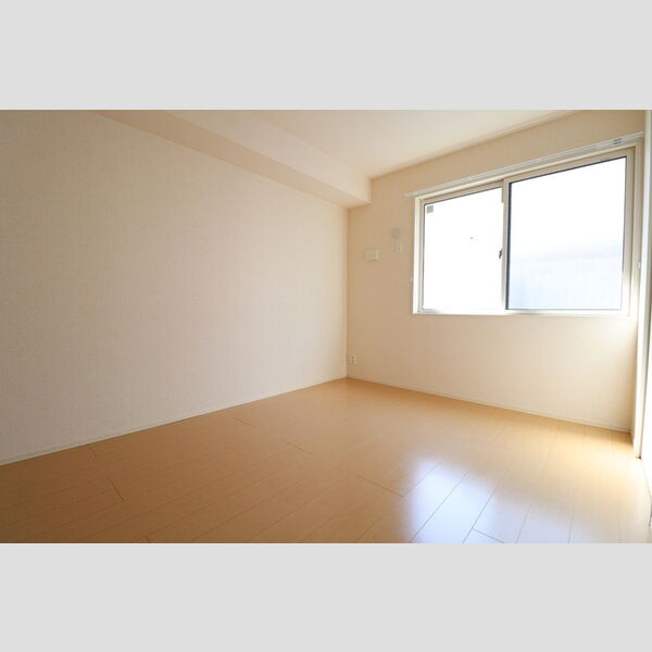 ルガーナ グランデ202号室 洋室(6帖:北側)