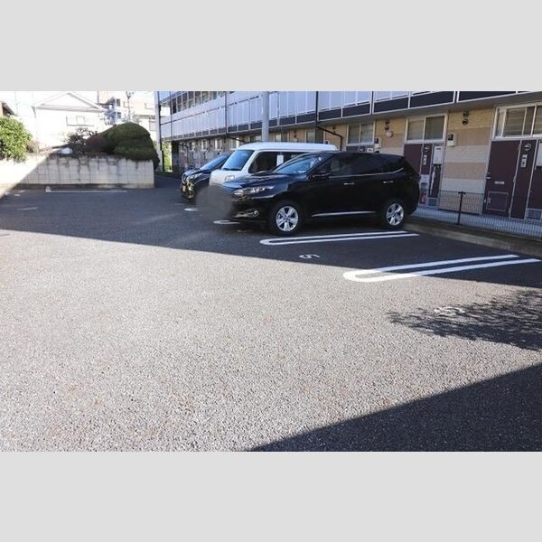 レジデンスフジミ203号室 駐車場