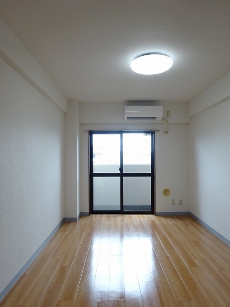 モナーク立川高松町 リビング