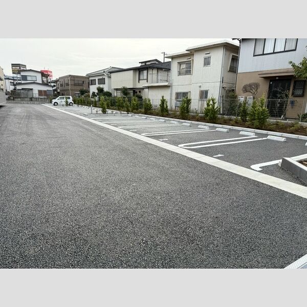 ルシアン　メゾン 駐車場