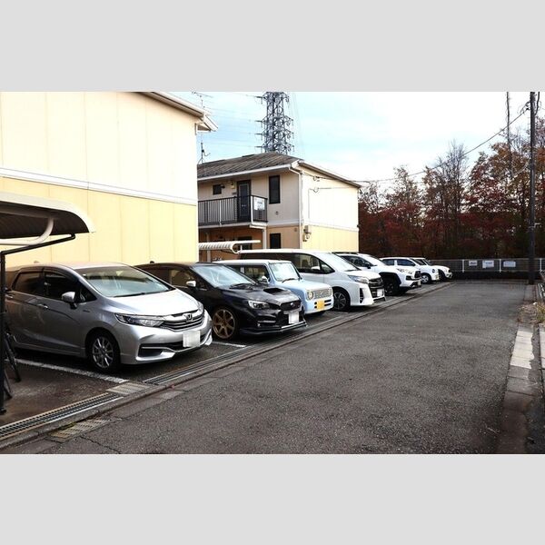 グレイス・パル 駐車場