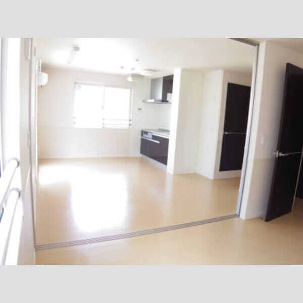 メゾン ド ソレイユ　E (201)洋室～LDK1