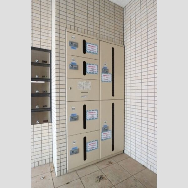 ラティニア506号室 宅配ボックス