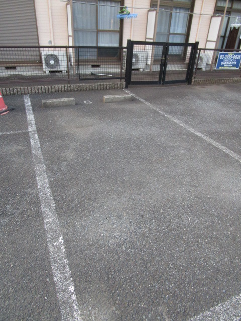 ルーチェブレス赤塚 駐車場