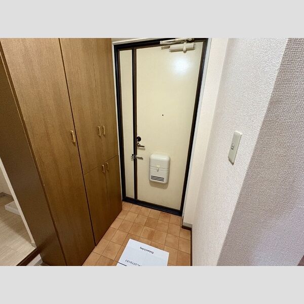 ニュー・トリヴァンベールユアサ203号室 玄関