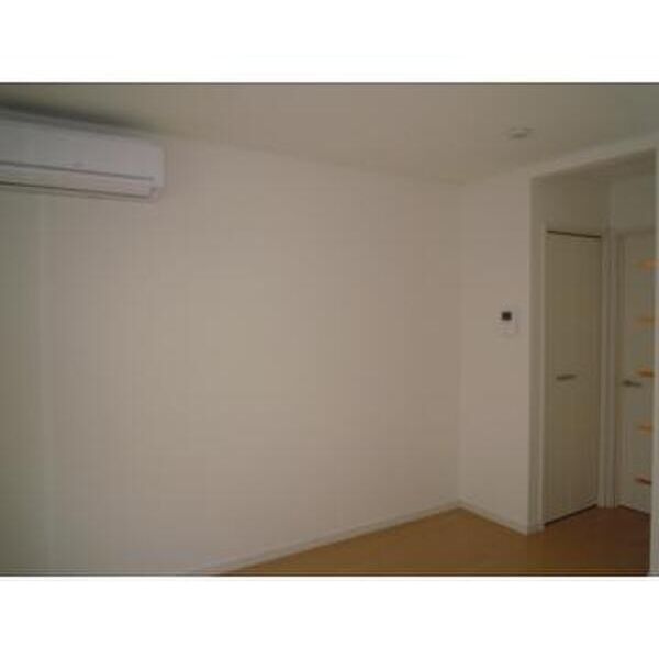 ジュネス烏山201号室 リビング