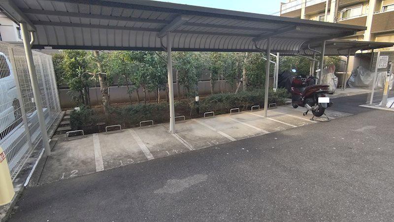 レジディア浦安6階 バイク置場