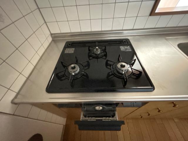 メゾンドリーム301号室 グリル付き三口ガスコンロ