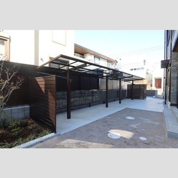 アベニール 駐輪場