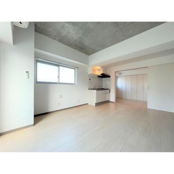 レジス飛鳥山公園402号室 リビング