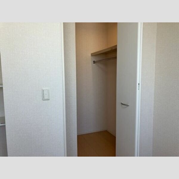 ヴィラフェリーチェ305号室 ウォークインクローゼット