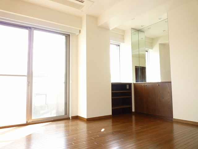 サンホームズ代々木上原0302号室 リビング