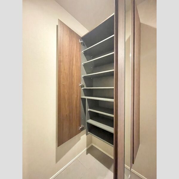 ロイジェントパークス四ツ谷905号室 同建物別部屋の参考画像