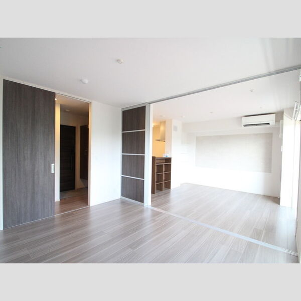 イーレクスN305号室 リビング・洋室