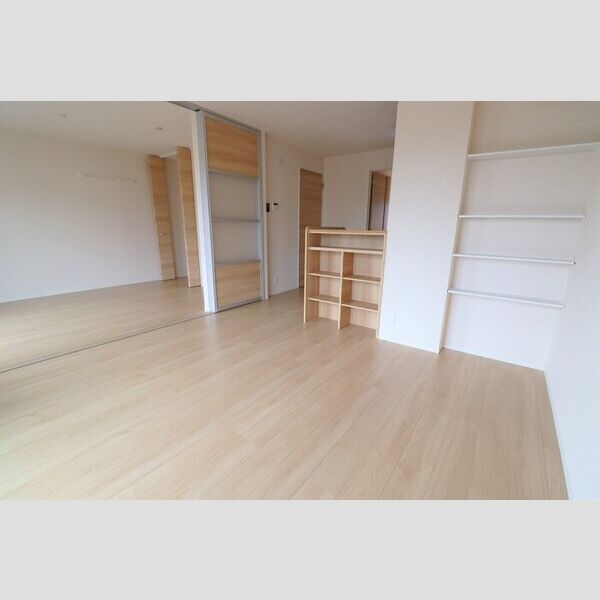 クレール湘南台V　B LDK　テラス方向より