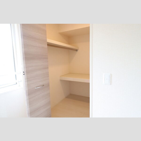 ロイヤルガーデンXI 収納