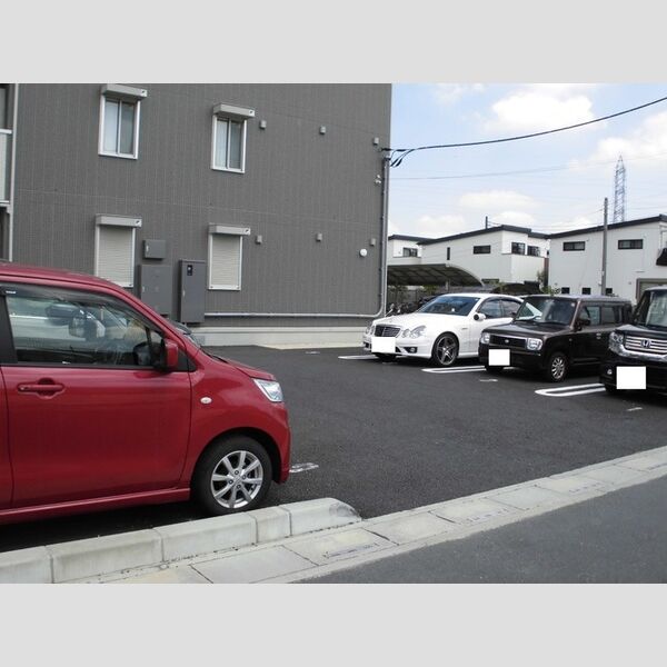 レーヴ305号室 駐車場