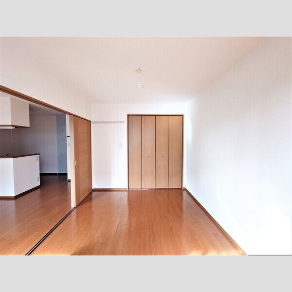 アムール202号室 洋室6帖