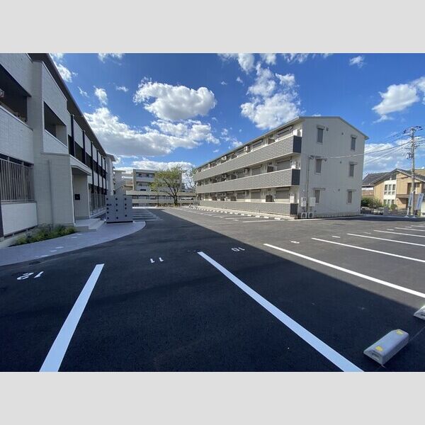 ウェルデンス戸塚　A310号室 駐車場