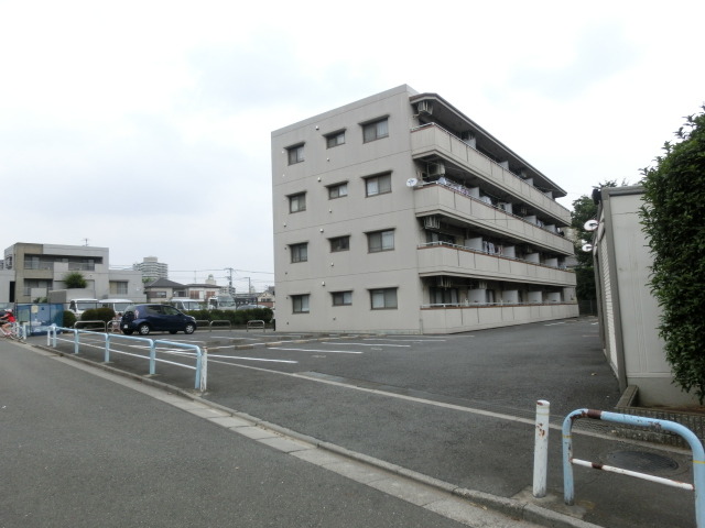 飯田マンション1階 駐車場