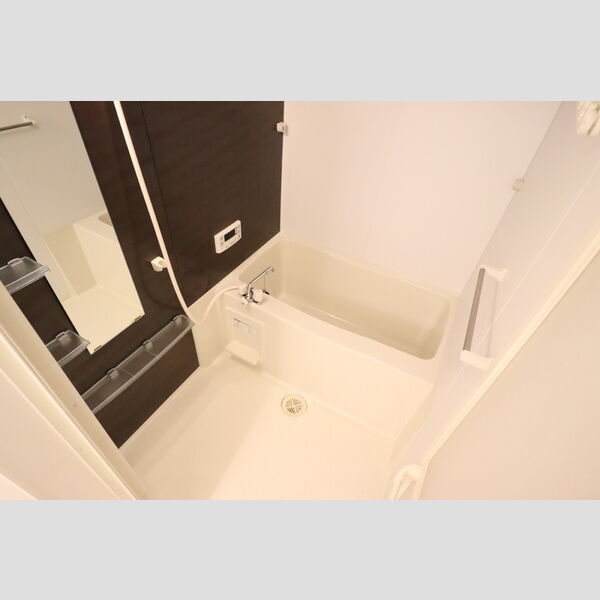 ソリエガーデン202号室 バス