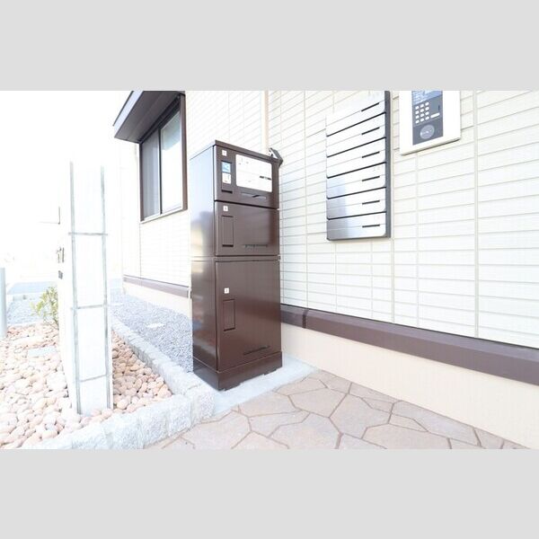 リヴィール　ソワⅢ 宅配ボックス