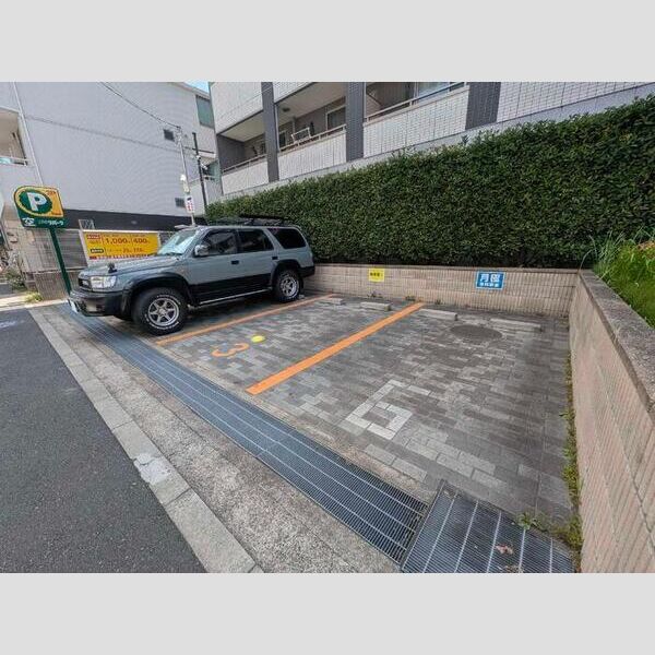グリーンアベニューⅤ 駐車場