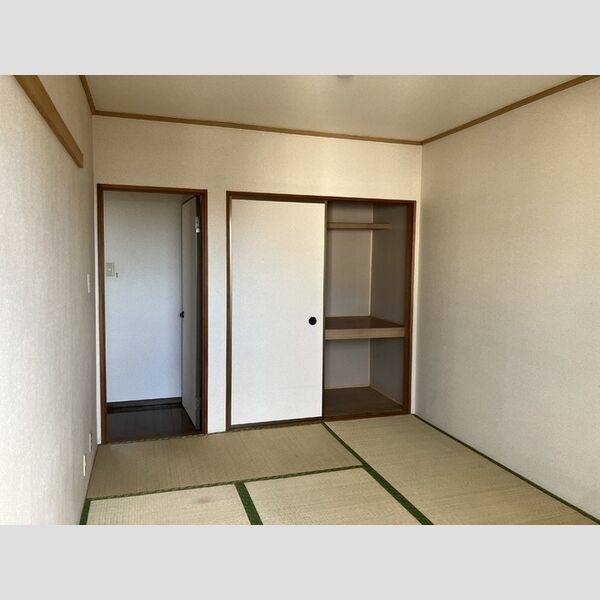 ハーモニー日野台203号室 和室