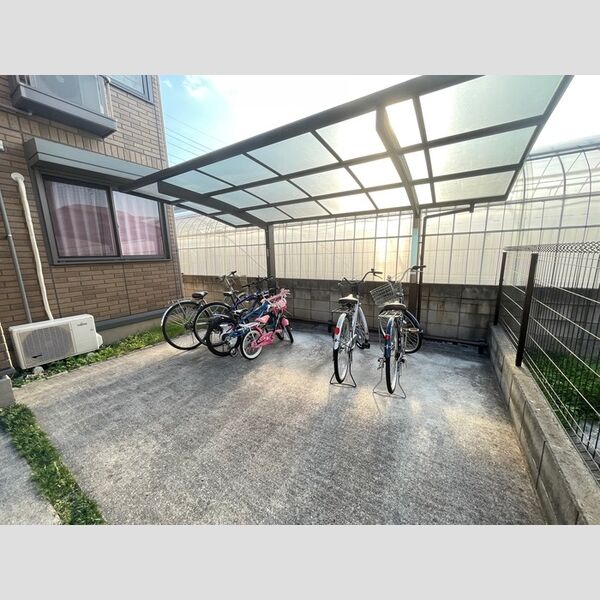 グランドュール 駐輪場