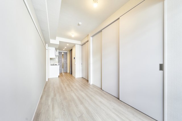 プラウドフラット三越前イースト402号室 リビング