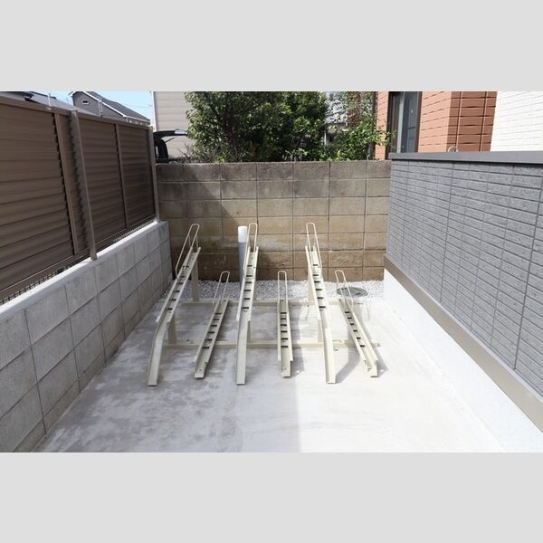 レセア花小金井201号室 駐輪場