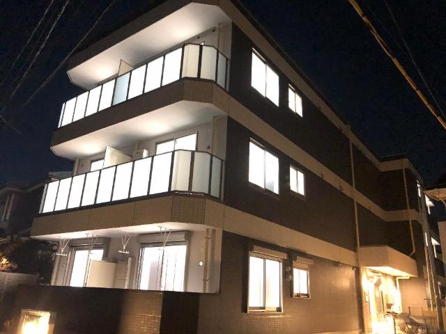 イーストガーデン 外観写真（夜）