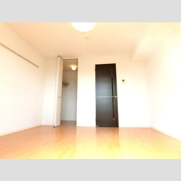 ベルソス高倉　B203号室 洋室