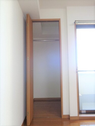 コンフォールハイム2階 クロゼット(洋室)※同タイプ別部屋前回募集時2016.2撮影