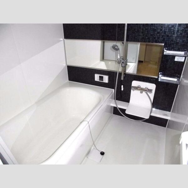 レフィナード末広102号室 追い焚き機能付1坪風呂