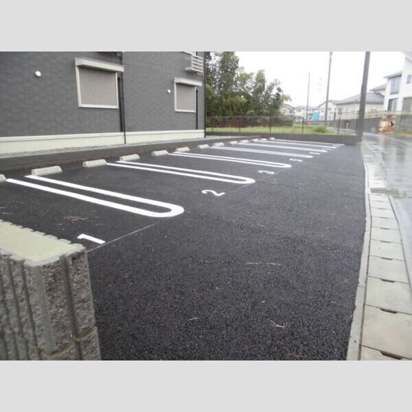 ウエスト レジデンス 駐車場