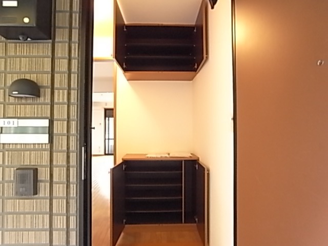 ファミール 玄関