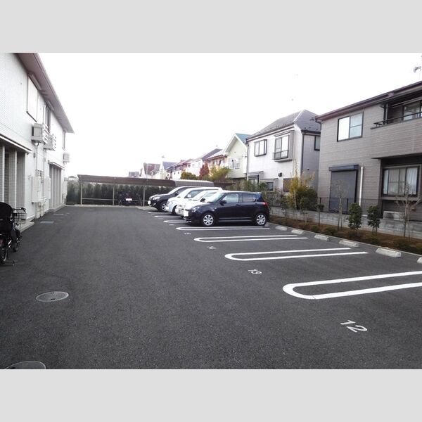 ソレアード　B棟105号室 駐車場