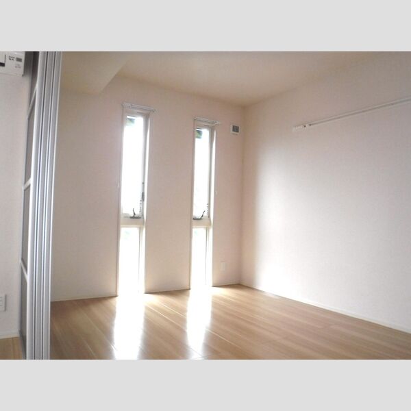 ベルカーサ302号室 洋室