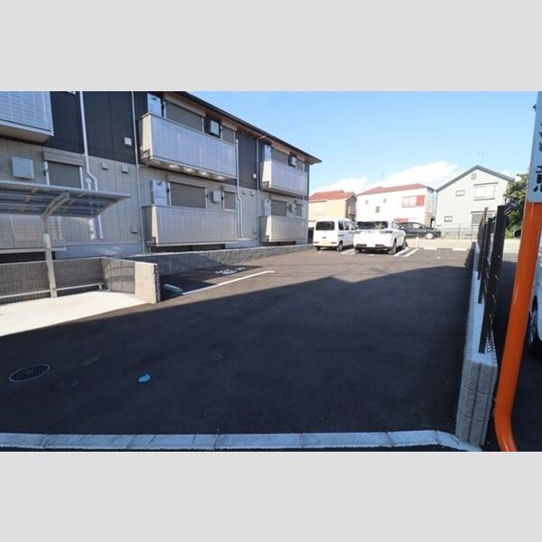 グランシャリオD 駐車場