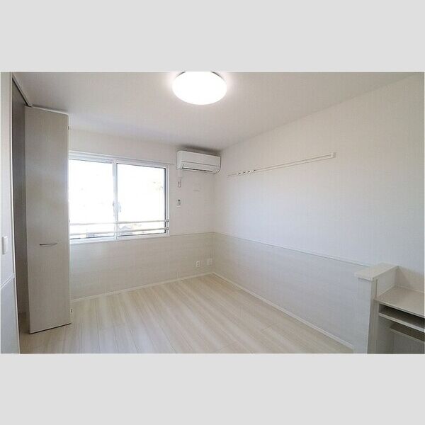 フィオーレ北子安301号室 洋室