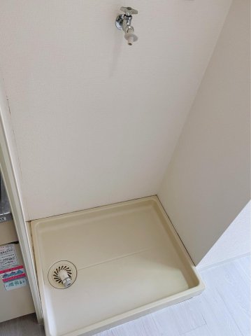 パレス井土ヶ谷203号室 室内洗濯機置き場です