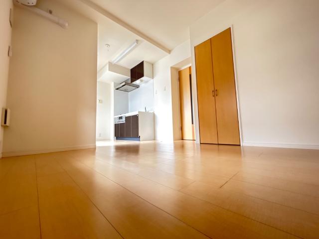 アンビシャス千葉城前 洋室